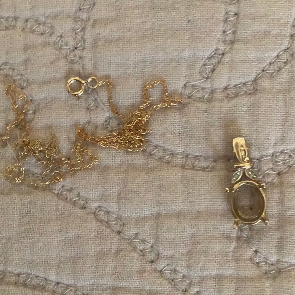 *SOLD* Gold 10k chain and diamond snap in pendant